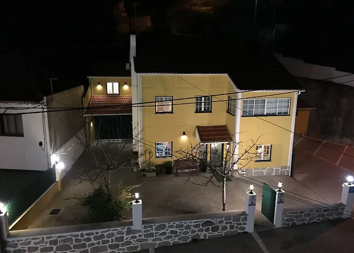 Casa Da Fonte Sagrada 3* لوريغا